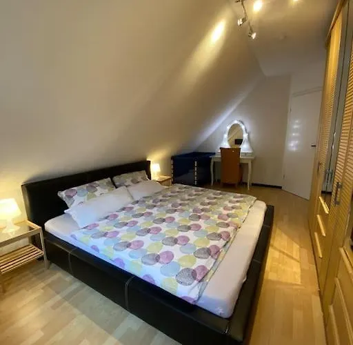 Dachwohnung Mit Wasserblick Und Eigenem Bootssteg