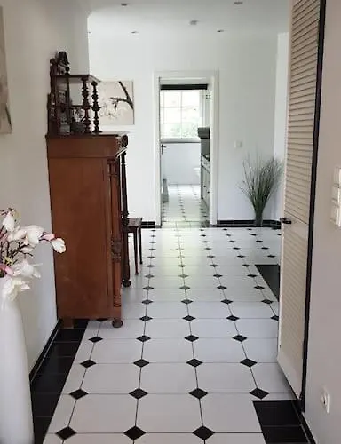 아파트 Dachwohnung Mit Wasserblick Und Eigenem Bootssteg