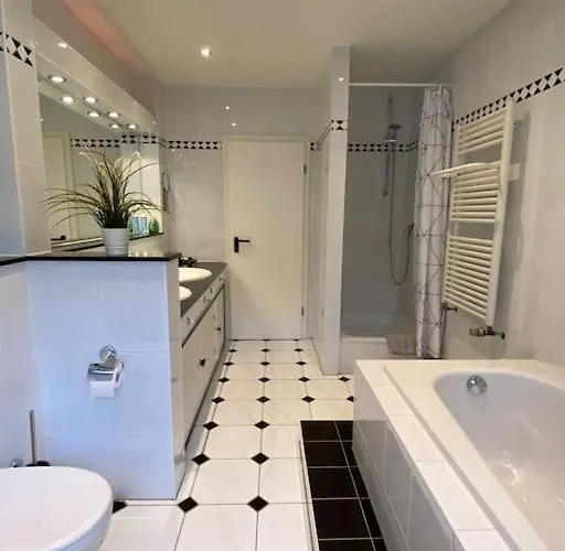 Dachwohnung Mit Wasserblick Und Eigenem Bootssteg 아파트 *