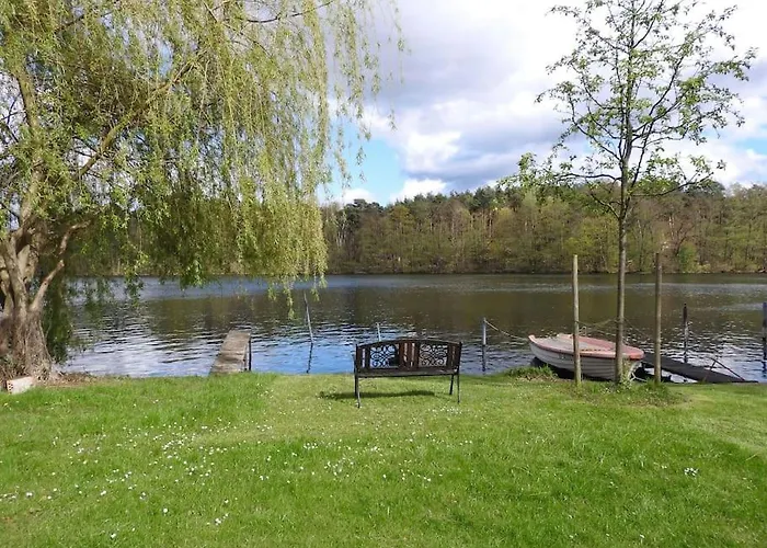 아파트 Dachwohnung Mit Wasserblick Und Eigenem Bootssteg 베를린