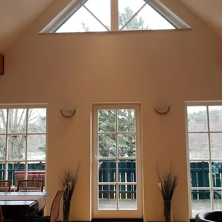 아파트 Dachwohnung Mit Wasserblick Und Eigenem Bootssteg