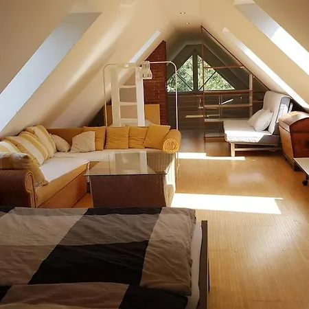 아파트 Dachwohnung Mit Wasserblick Und Eigenem Bootssteg 베를린