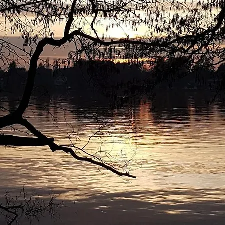 아파트 Dachwohnung Mit Wasserblick Und Eigenem Bootssteg *
