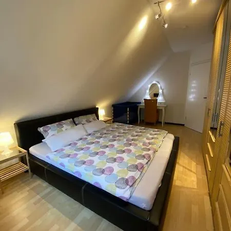 Dachwohnung Mit Wasserblick Und Eigenem Bootssteg